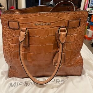 MICHAEL KORS Dillon Large Crocodile Embossed Leather Tote W/ Crossbody strap